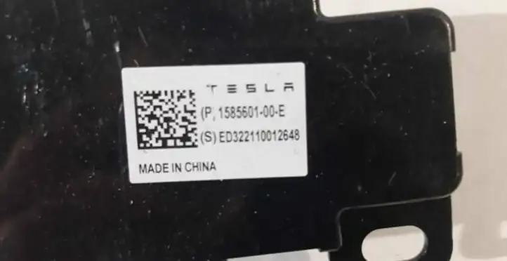 Tesla Model Y (2019 - 2024) 158560100E Антенна Bluetooth — фото 2