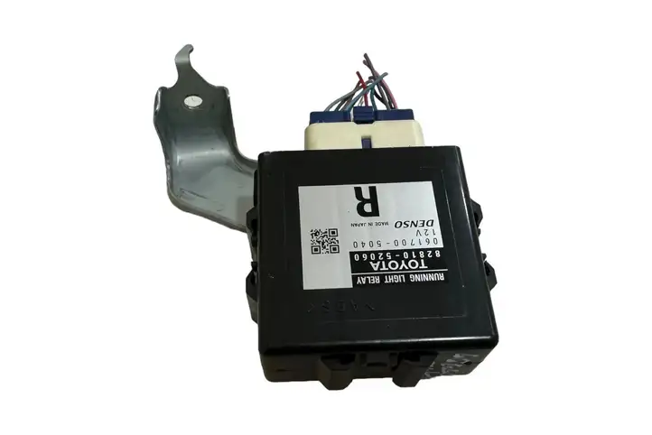 Toyota Urban Cruiser (XP110) (2007 - 2016) 8281052060 Реле освещения — фото 3