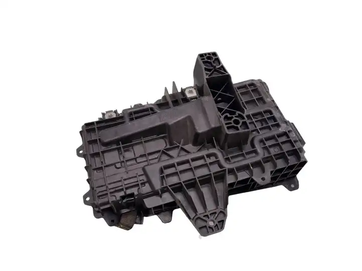 Chrysler Pacifica (2016 - ) 68271681AD Площадка аккумулятора — фото 2