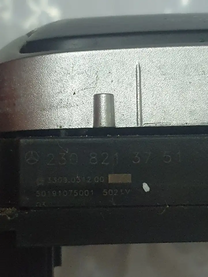 Mercedes-Benz SL R230 (2001 - 2012) 2308213751 Кнопка управления крышей — фото 2