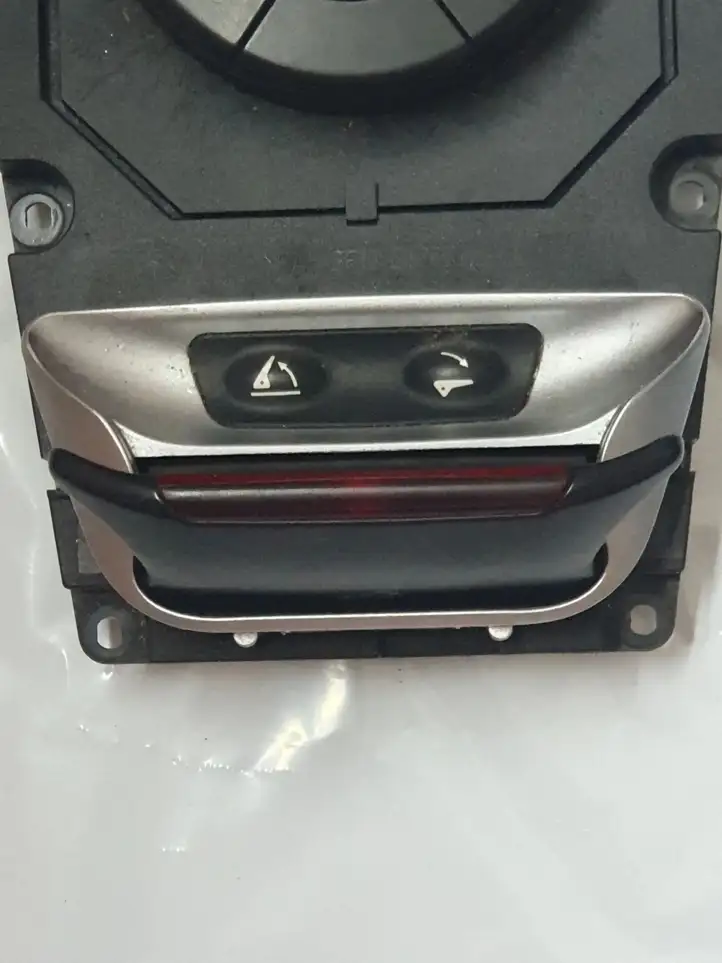 Mercedes-Benz SL R230 (2001 - 2012) 2308213751 Кнопка управления крышей — фото 3