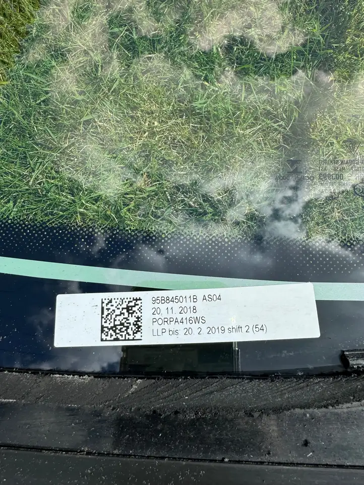 Porsche Macan (95B) (2019 - ) 95B845011B Переднее стекло — фото 2
