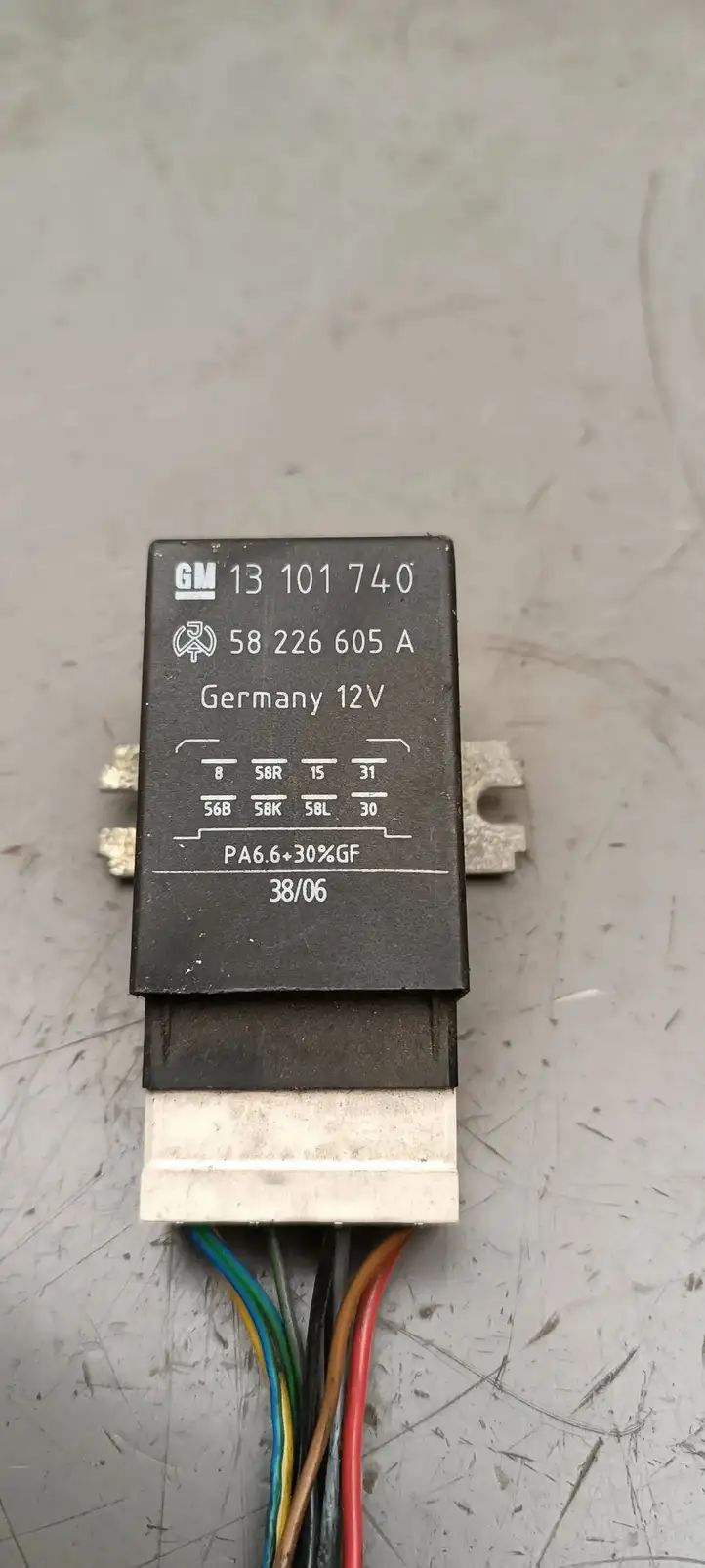 Opel Astra H (2004 - 2009) 13101740 Реле крюка для прицепа — фото 3