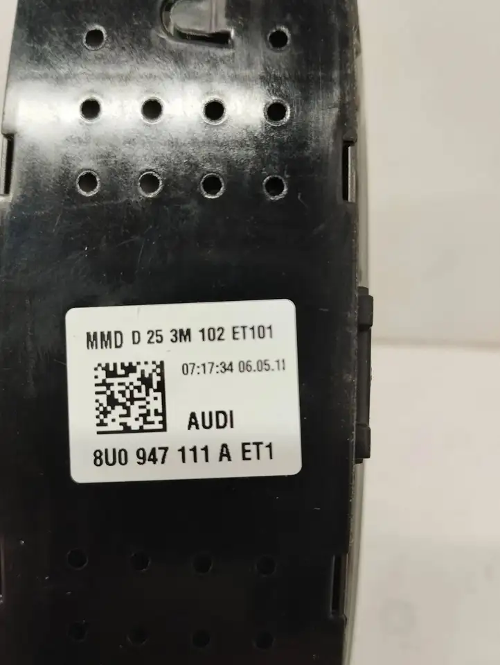 Audi Q3 8U (2011 - 2014) 8U0947111A Реле освещения салона — фото 3