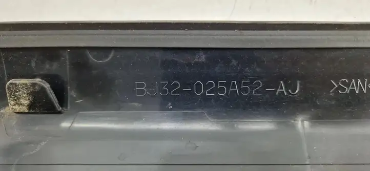 Land Rover Range Rover Evoque L538 (2015 - 2018) BJ32025A52AJ Накладка стоек лобового стекла — фото 7