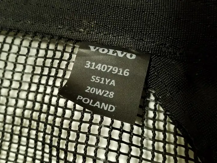 Volvo XC40 (2017 - ) 31407916 Шторка багажника (сетка) — фото 3