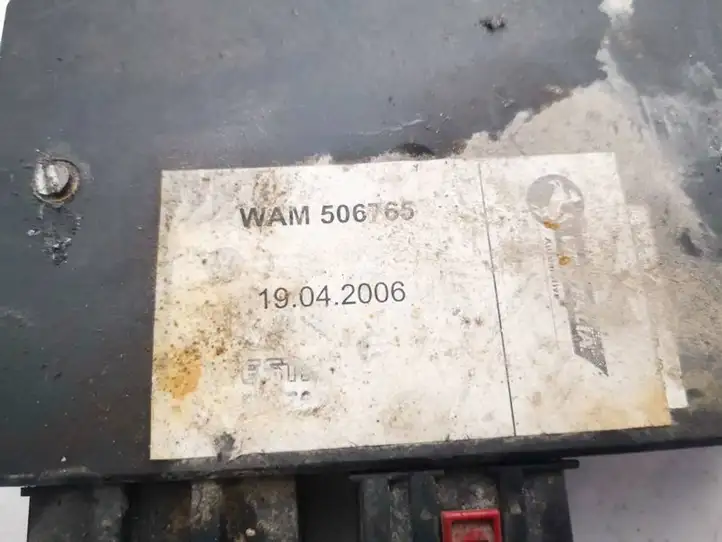 Audi A8 S8 D2 4D (1999 - 2002) wam506765 Реле крюка для прицепа — фото 3