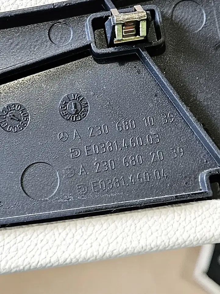 Mercedes-Benz SL R230 (2001 - 2012) A2306801039 Прочие детали салона — фото 3