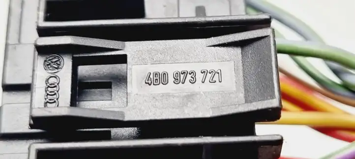 Audi A4 S4 B6 8E 8H (2000 - 2006) 4B0973721 Прочая электропроводка — фото 3