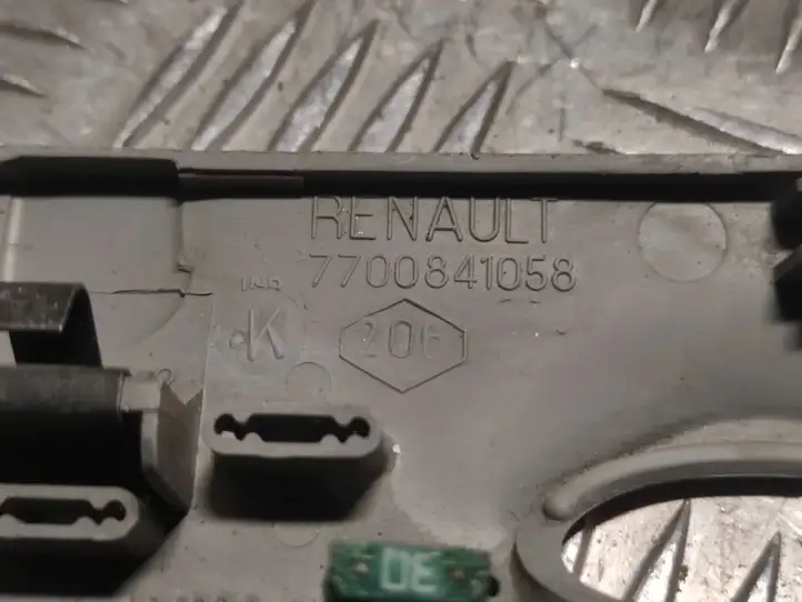 Renault Scenic I (1996 - 2003) 7700841058 Крышка ящика предохранителей — фото 4