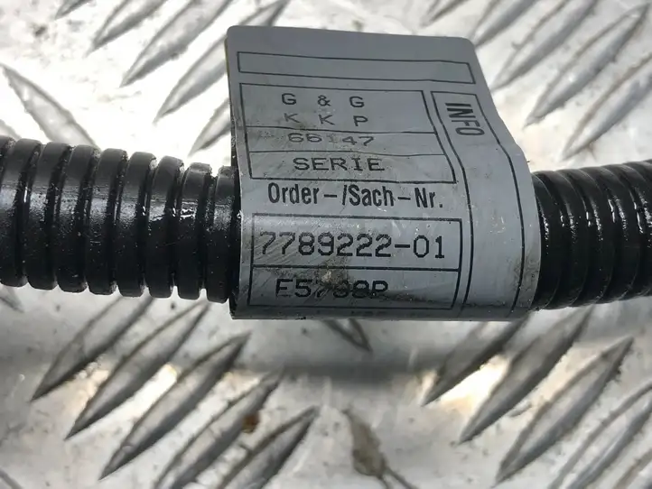BMW 5 E60 E61 (2004 - 2010) 7789221 Плюсовой провод аккумулятора — фото 3
