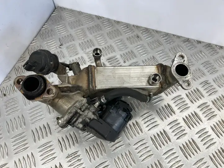 BMW 3 E90 E91 (2005 - 2012) 781016605 Охладитель клапана EGR — фото 4