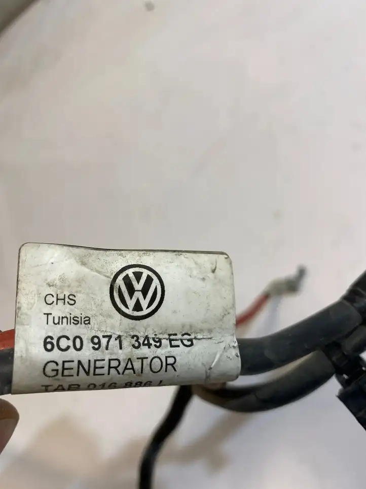 Skoda Fabia Mk3 (NJ) (2015 - 2021) 6C0971345EG Плюсовой провод аккумулятора — фото 2