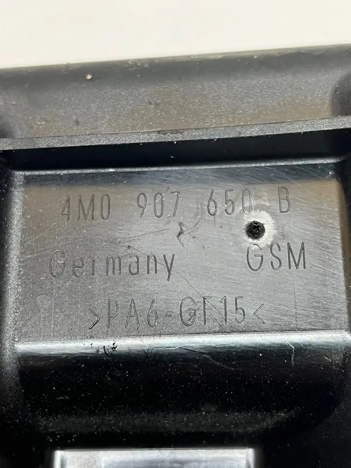 Audi Q7 4M (2015 - )  4M0907650B Держатель блока управления двигателем