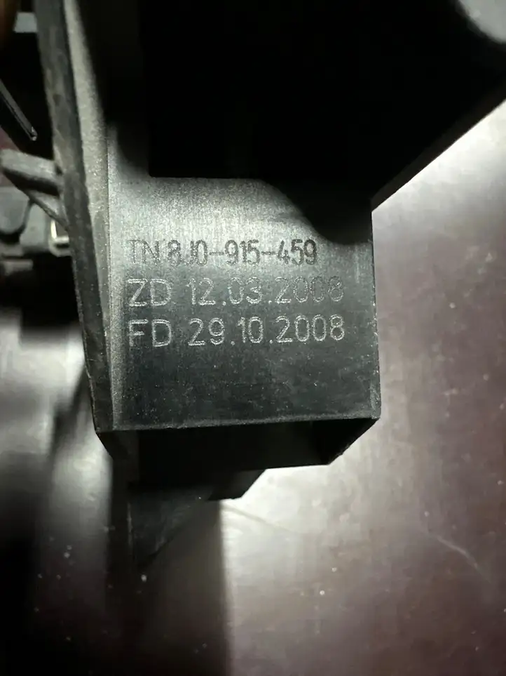 Audi A4 S4 B8 8K (2007 - 2011) 8J0915459 Плюсовой провод аккумулятора — фото 3