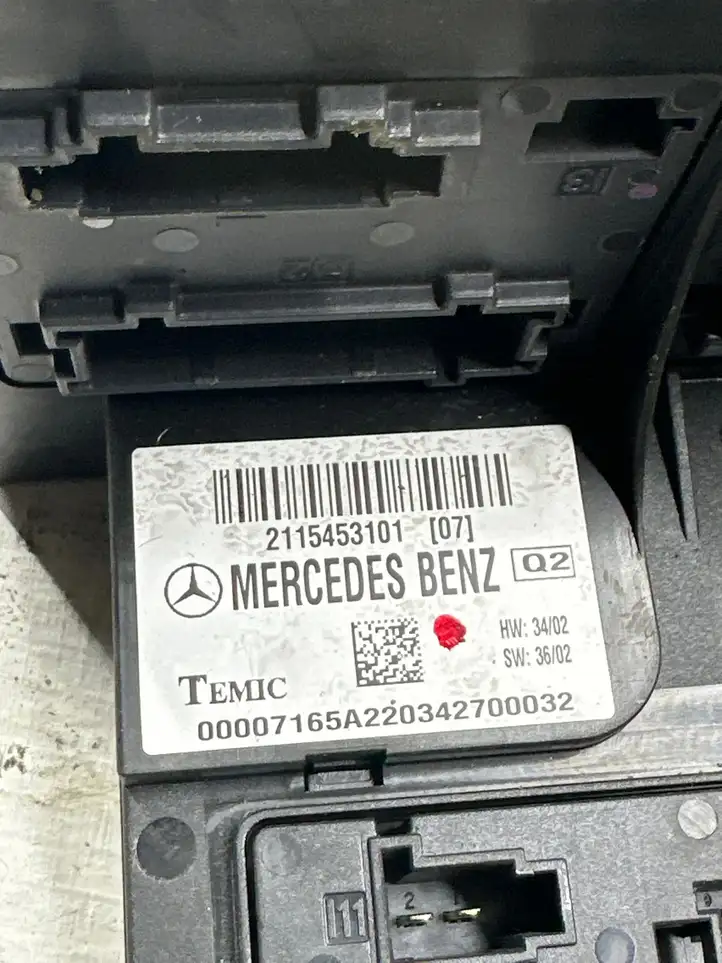 Mercedes-Benz E W211 (2002 - 2009) 2115453101 Блок предохранителей — фото 3