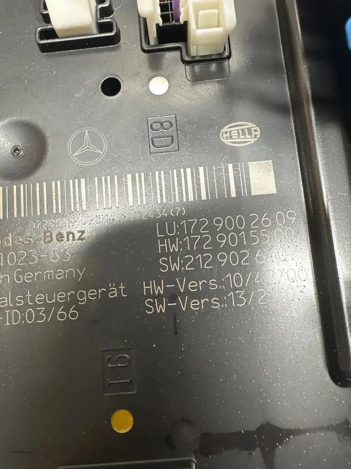 Mercedes-Benz SLK R172 (2011 - 2017)  A1729015500 Блок предохранителей