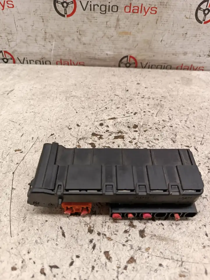 Renault Scenic II -  Grand scenic II (2003 - 2006)  17187001 Ящик предохранителей (комплект)