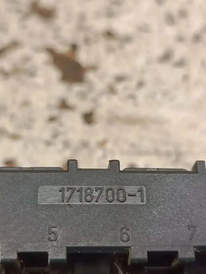 Renault Scenic II -  Grand scenic II (2003 - 2006)  17187001 Ящик предохранителей (комплект)