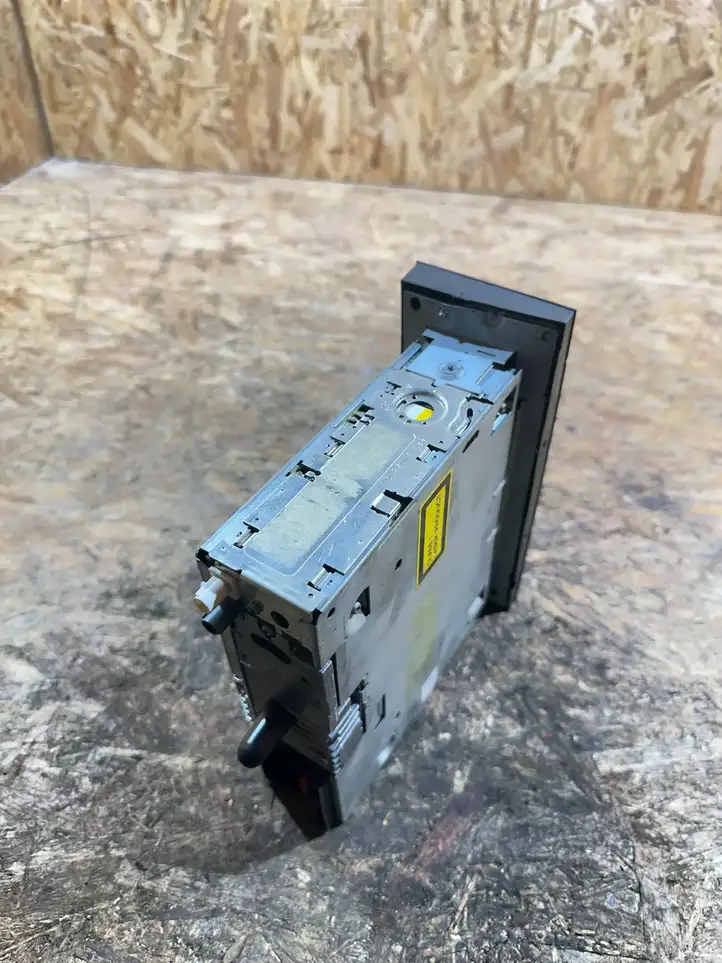 Peugeot 407 (2004 - 2011)   Радио/ проигрыватель CD/DVD / навигация