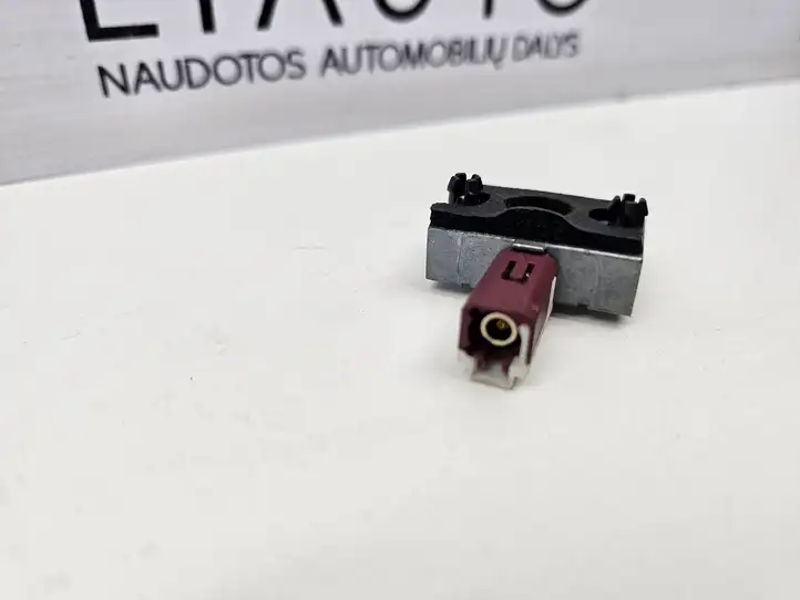 Mercedes-Benz E W212 (2009 - 2016) A2128704089 Усилитель антенны — фото 4