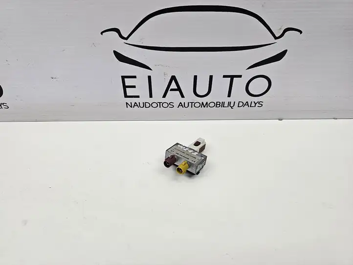 Mercedes-Benz E W212 (2009 - 2016) A2128704089 Усилитель антенны — фото 6