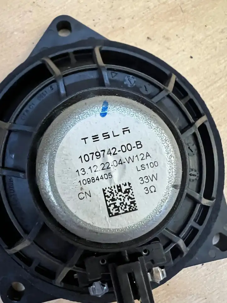 Tesla Model Y (2019 - 2024) 10984405 Динамики передних дверей — фото 3