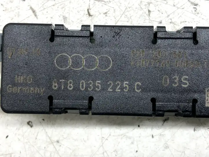 Audi A5 (2007 - 2011)  8T8035225C Усилитель антенны