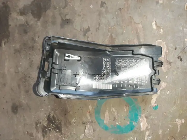 Volvo S60 (2010 - 2013) 31337340 Крышка ящика предохранителей — фото 1