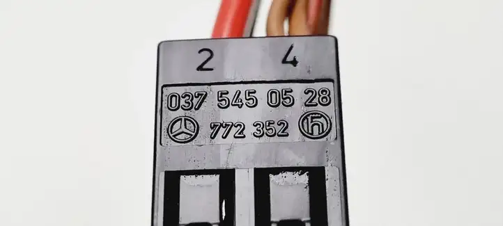 Mercedes-Benz C W203 (2000 - 2007) 0375450528 Прочая электропроводка — фото 3