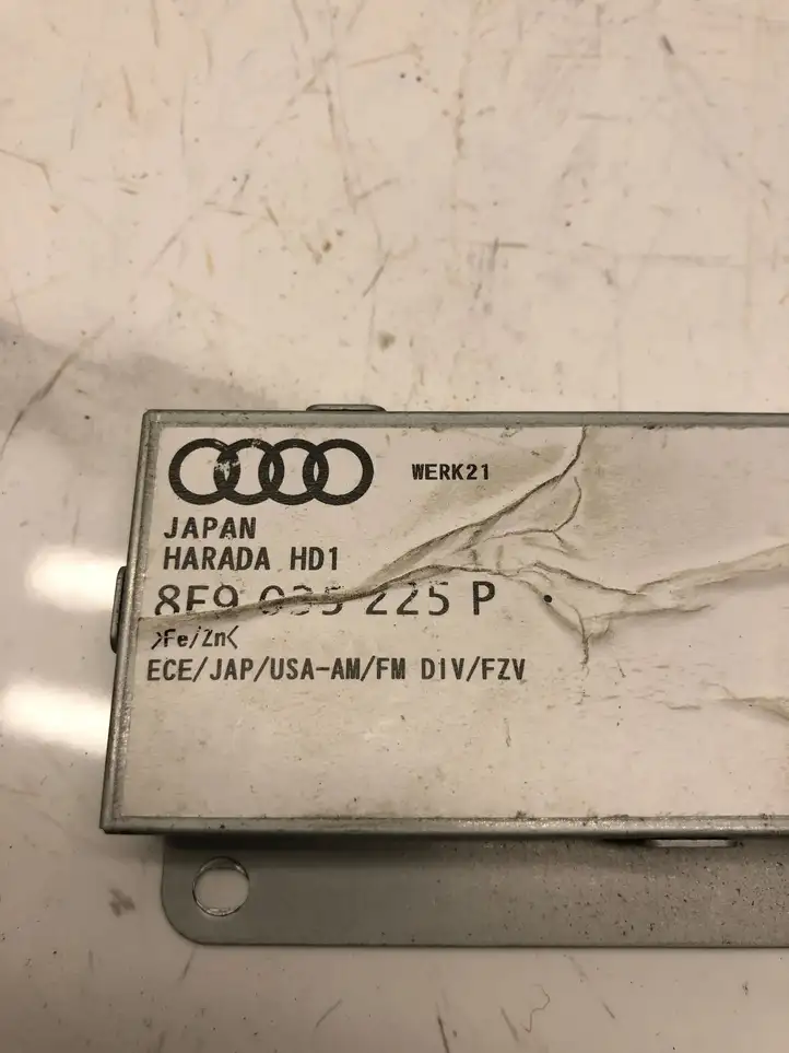 Audi A4 S4 B7 8E 8H (2004 - 2009) 8E9035225P Усилитель антенны — фото 4