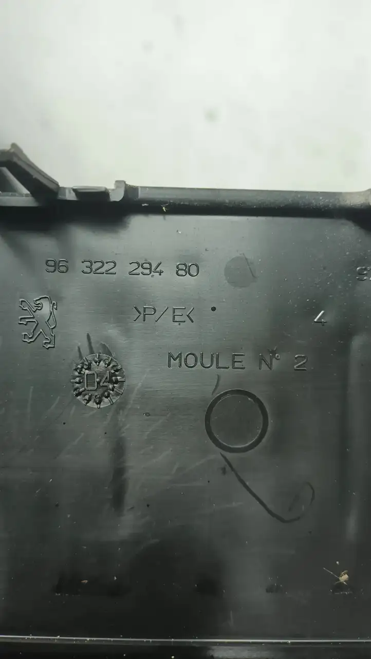 Citroen C5 (2004 - 2008)  9632229480 Ящик предохранителей (комплект)