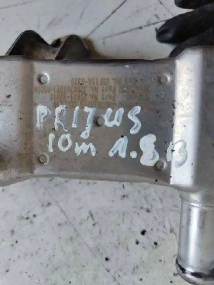 Toyota Prius (XW30) (2009 - 2015) 2560137010 Охладитель клапана EGR — фото 1