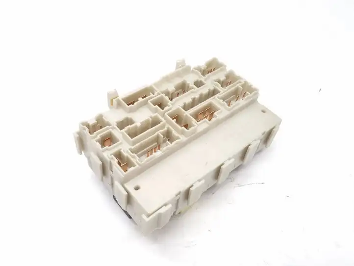 Nissan Rogue (2020 - )  243506RA0C Блок предохранителей