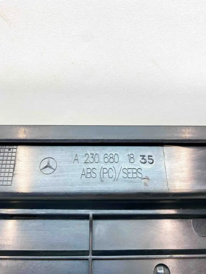 Mercedes-Benz SL R230 (2001 - 2012) 2306801835 Отделка переднего порога — фото 2