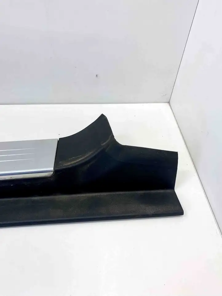 Mercedes-Benz SL R230 (2001 - 2012) 2306801835 Отделка переднего порога — фото 10