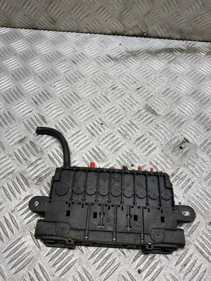 Land Rover Range Rover L405 (2012 - 2017) HPLA14A073KA Блок предохранителей — фото 1