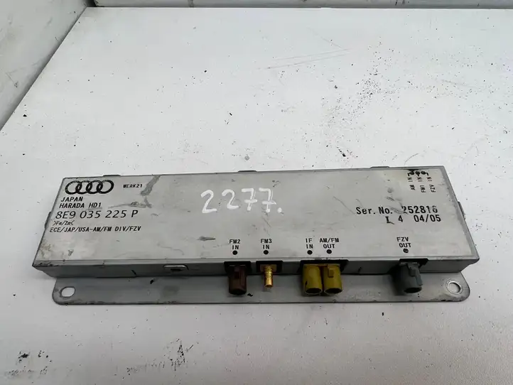 Audi A4 S4 B7 8E 8H (2004 - 2009) 8E9035225P Усилитель антенны — фото 1