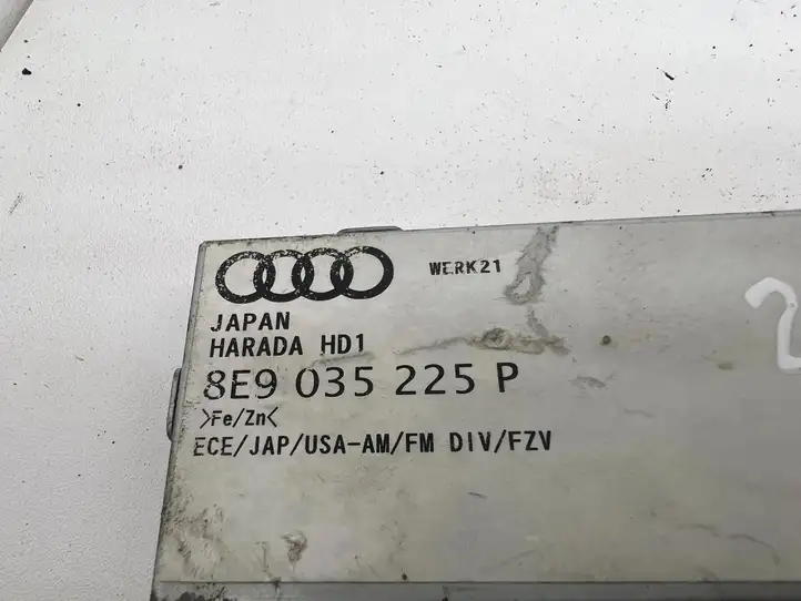 Audi A4 S4 B7 8E 8H (2004 - 2009) 8E9035225P Усилитель антенны — фото 3