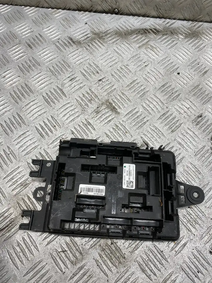 BMW 3 F30 F35 F31 (2012 - 2018) 9389070 Блок предохранителей — фото 2
