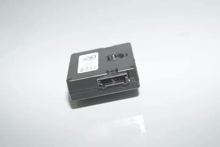 BMW X3 F25 (2010 - 2017) 9202997 Усилитель антенны — фото 1