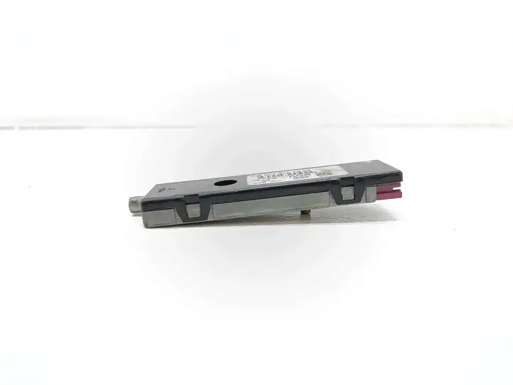 Mercedes-Benz C W204 (2007 - 2014) A2048205589 Усилитель антенны — фото 2