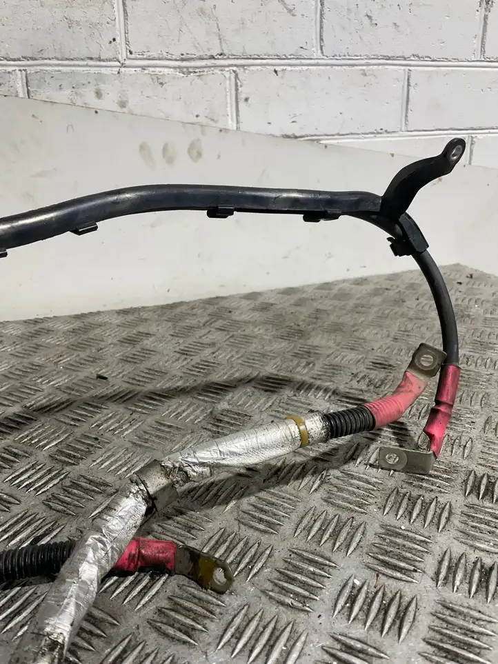 BMW 1 F20 F21 (2011 - 2019) 7823298 Плюсовой провод аккумулятора — фото 2