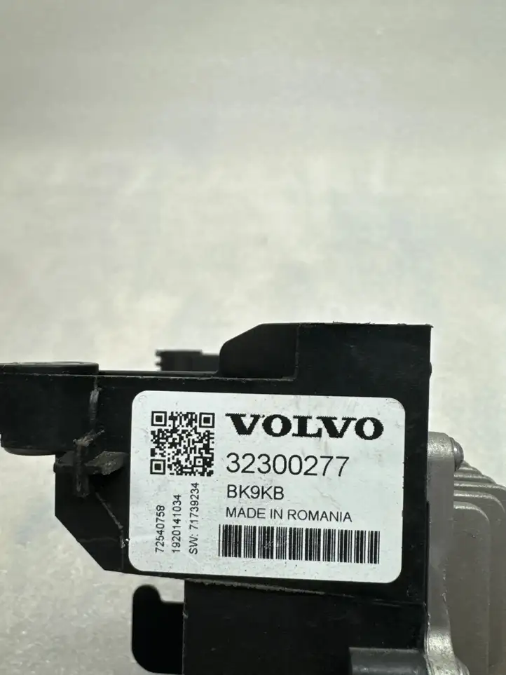 Volvo XC90 (2019 - ) 32300277 Блок управления аккумулятором — фото 4