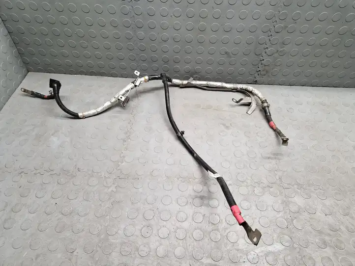 BMW 1 F20 F21 (2011 - 2019) 8584698 Плюсовой провод аккумулятора — фото 1
