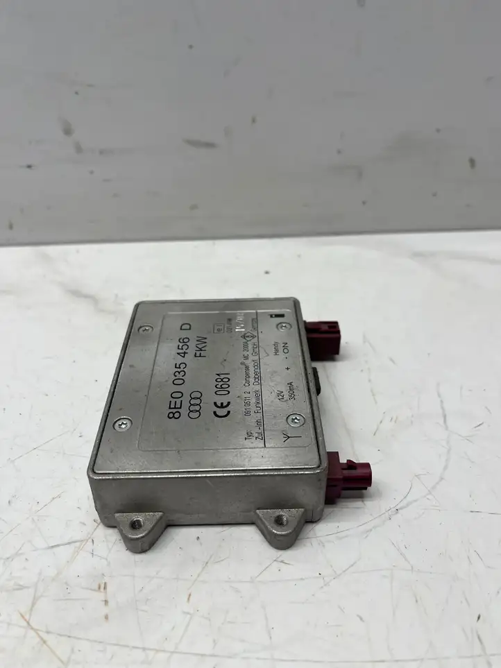 Audi A4 S4 B8 8K (2007 - 2011) 8E0035456D Усилитель антенны — фото 1