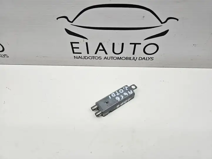 Audi A6 S6 C6 4F (2004 - 2008) 4F9035225A Усилитель антенны — фото 5