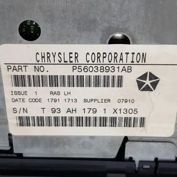 Dodge Grand Caravan (1998 - 2007) P56038931AB Магнитола / мультимедийная система — фото 3