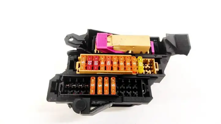 Audi Q5 (2008 - 2012)  8K0971846 Ящик предохранителей (комплект)