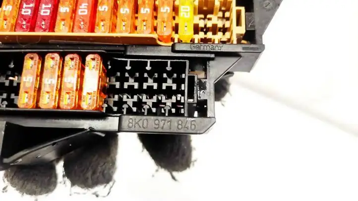 Audi Q5 (2008 - 2012)  8K0971846 Ящик предохранителей (комплект)